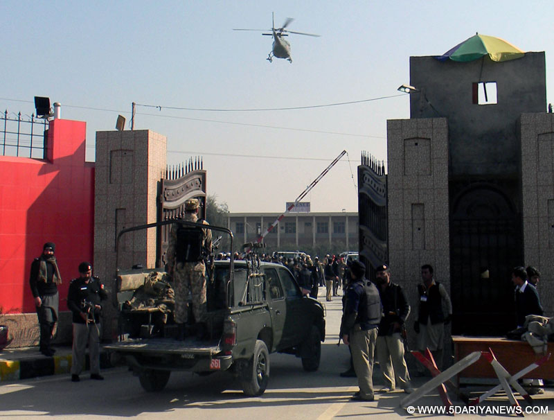 Pakistani army soldiers enter Bacha Khan University following an attack by gunmen in northwest Pakistan