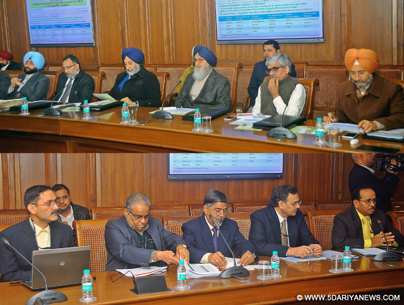 Punjab Chief Minister Mr. Parkash Singh Badal presiding over a meeting to explore the potential of food processing industry in the state with a high level team from the Ministry of Food Processing, GoI at Punjab Bhawan on Thursday.