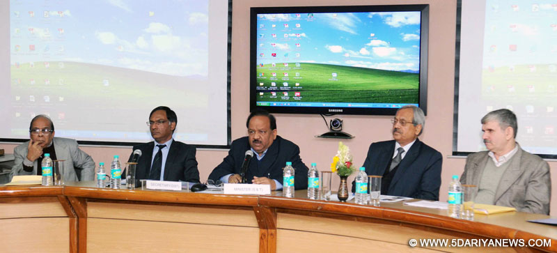The Union Minister for Science & Technology and Earth Sciences, Dr. Harsh Vardhan addressing a Press Conference on the Micro Industry Complex being set up at Jodhpur with support of the Department of Science & Technology, in New Delhi on January 21, 2016.