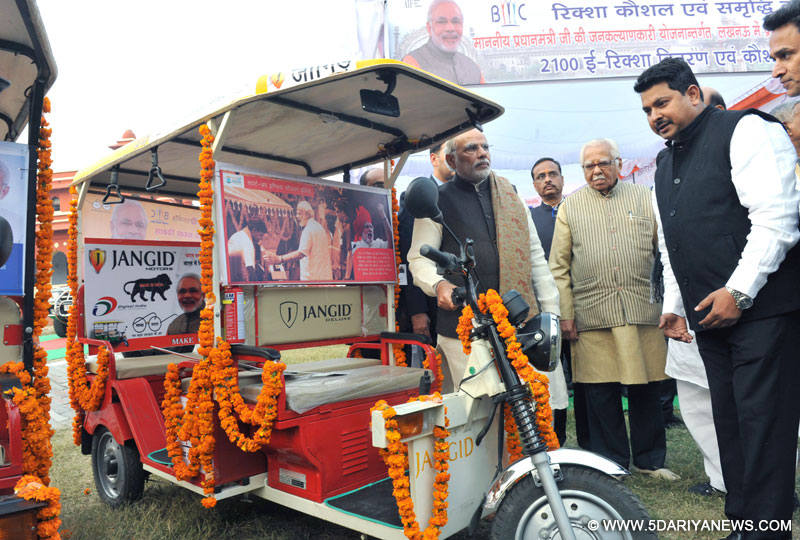 Narendra Modi distributing E-Rickshaws to the beneficiaries at Rickshaw Sangh programme by the Bhartiya Micro Credit, in Lucknow, Uttar Pradesh on January 22, 2016. The 