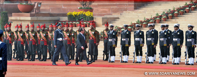 The President of France, Mr. Francois Hollande inspecting the Guard of Honour, at the Ceremonial Reception, at Rashtrapati Bhavan, in New Delhi on January 25, 2016.