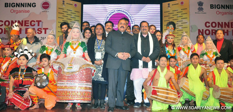 Dr. Jitendra Singh in a group photograph with the cultural artists from Northeast who presented a variety programme on the eve of Republic Day, in New Delhi on January 25, 2016.