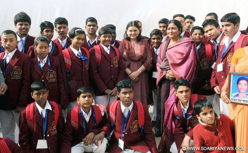 The Union Minister for Women and Child Development, Maneka Sanjay Gandhi felicitated the winners of the National Bravery Awards-2015, at a function, in New Delhi on January 25, 2016.