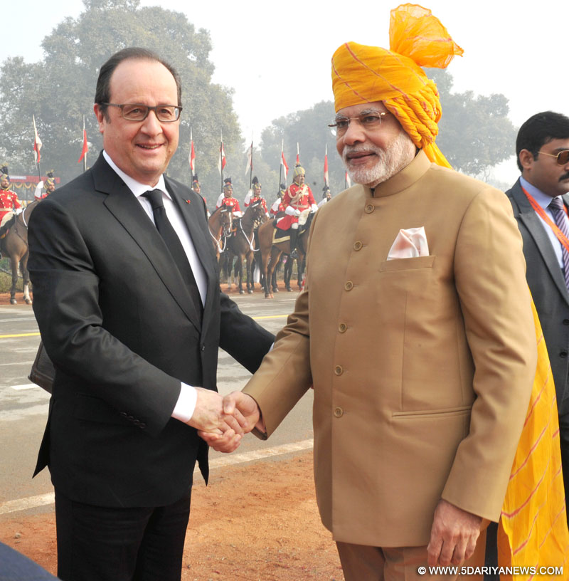 The Prime Minister, Shri Narendra Modi and the Chief Guest of Republic Day, President of France, Mr. Francois Hollande at Rajpath, on the occasion of the 67th Republic Day Parade 2016, in New Delhi on January 26, 2016.