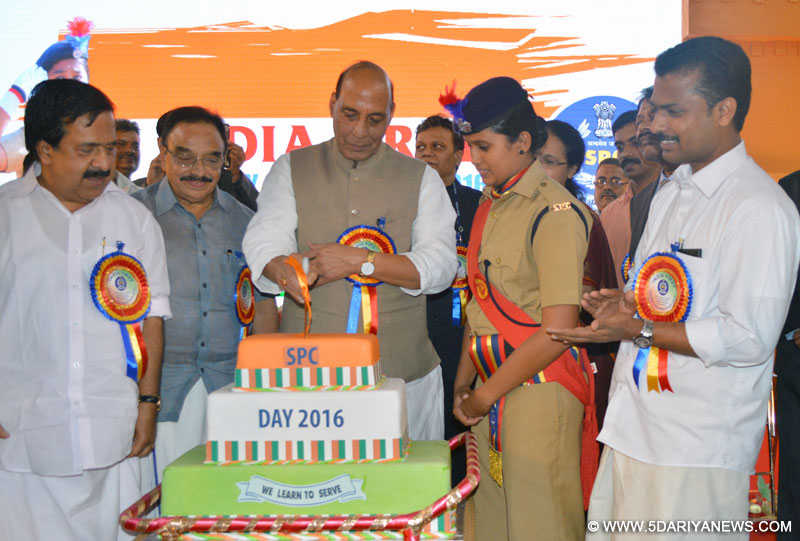 The Union Home Minister, Shri Rajnath Singh cutting the cake as part of the anniversary celebrations of the Student Cadet Scheme of Kerala government, in Thiruvananthapuram on January 27, 2016. The Kerala Home Minister, Shri Ramesh Chennithala is also seen.