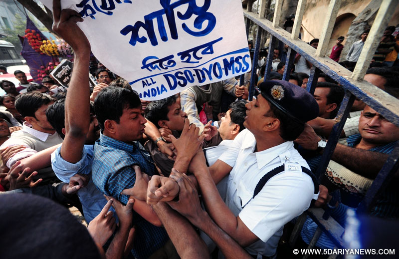 SUCI activists stage a demonstration outside a Kolkata court to press for justice in 2013 Kamduni gang rape and murder case; on Jan 28, 2016. 