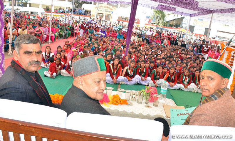 Chief Minister Shri Virbhadra Singh during a public meeting at Bhawarna in Sulah assembly constituency on 30.1.2016