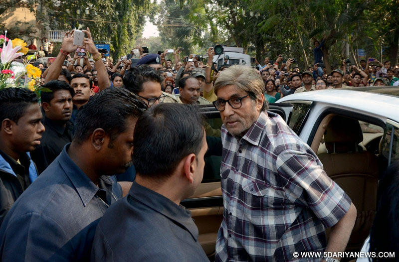 Actor Amitabh Bachchan during the shooting of his upcoming film at Salt Lake in Kolkata on Jan 30, 2016.