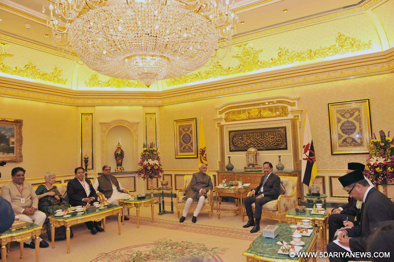 The Vice President, M. Hamid Ansari calling on His Majesty Sultan Haji Hassanal Bolkiah Muizzaddin Waddaulah Sultan of Brunei, in Brunei on February 02, 2016. 