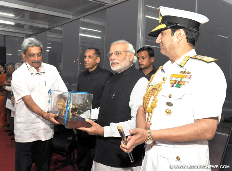 The Prime Minister, Shri Narendra Modi being presented a memento by the Union Minister for Defence, Shri Manohar Parrikar, at the International Fleet Review-2016, at Visakhapatnam on February 07, 2016. The Governor of Andhra Pradesh and Telangana, Shri E.S.L. Narasimhan and the Chief of Naval Staff, Admiral R.K. Dhowan are also seen.
