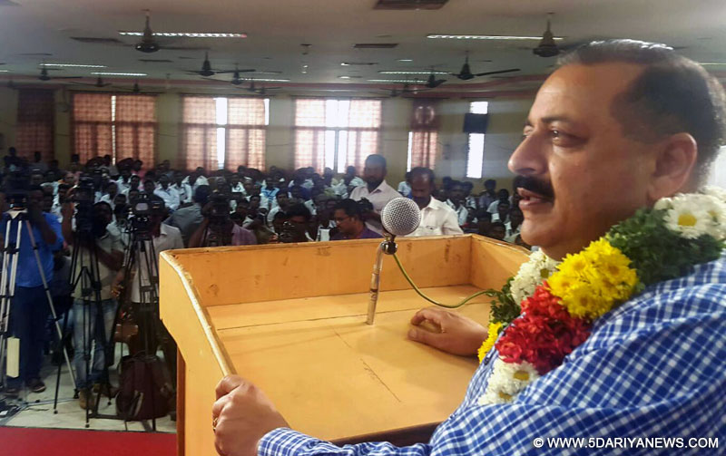 Dr. Jitendra Singh addressing a public function, at Madurai, Tamil Nadu on February 08, 2016.