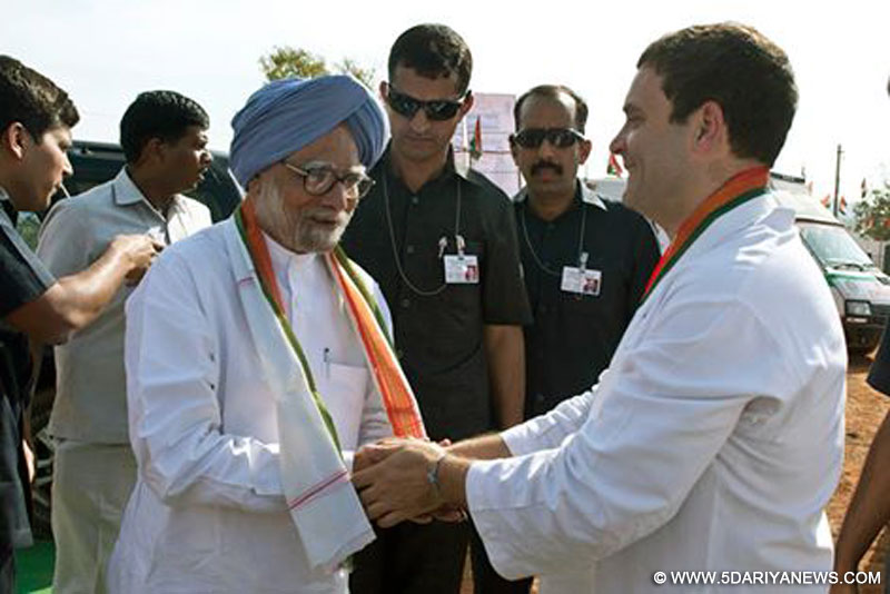 Manmohan, Rahul targets Modi for not granting special status to Andhra