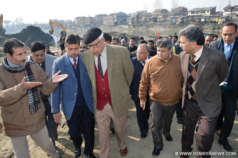 Governor inspects Jhelum dredging works,Directs accelerated pace of work
