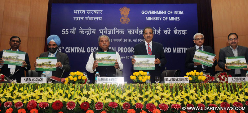 The Union Minister for Mines and Steel, Shri Narendra Singh Tomar releasing the GSI publication at the inauguration of the 55th meeting of Central Geological Programming Board, in New Delhi on February 17, 2016. The Secretary (Mines) Shri Balvinder Kumar and other dignitaries are also seen.