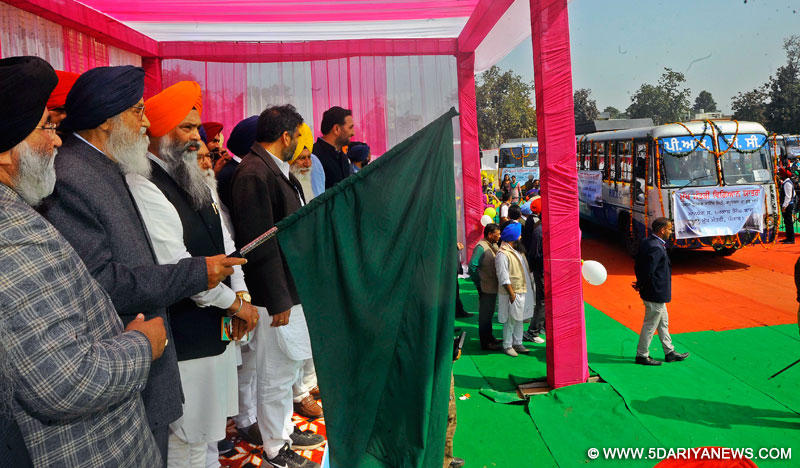Parkash Singh Badal Flags Off ‘Mukh Mantri Vigyan Yatra’ Scheme