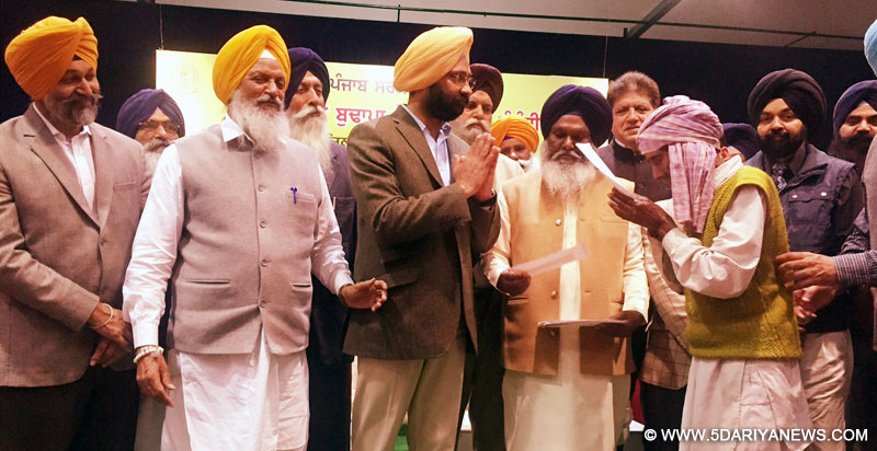 ਪੰਜਾਬ ਸਰਕਾਰ ਬਜ਼ੁਰਗਾਂ ਅਤੇ ਬੇਸਹਾਰਿਆਂ ਨੂੰ ਸਮਾਜਿਕ ਸੁਰੱਖਿਆ ਮੁਹੱਈਆ ਕਰਾਉਣ ਲਈ ਵਚਨਬੱਧ-ਪਰਮਿੰਦਰ ਸਿੰਘ ਢੀਂਡਸਾ