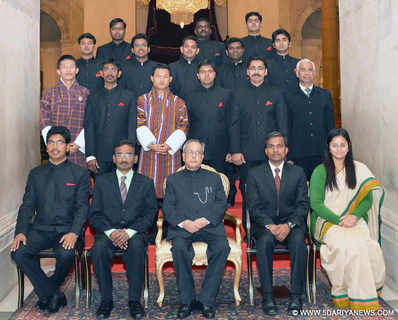 The President, Shri Pranab Mukherjee with the Officer Trainees of Indian Audit and Accounts Service (IA&AS) (2015 batch) from National Academy of Audit and Accounts, Shimla, at Rashtrapati Bhavan, in New Delhi on February 18, 2016.
