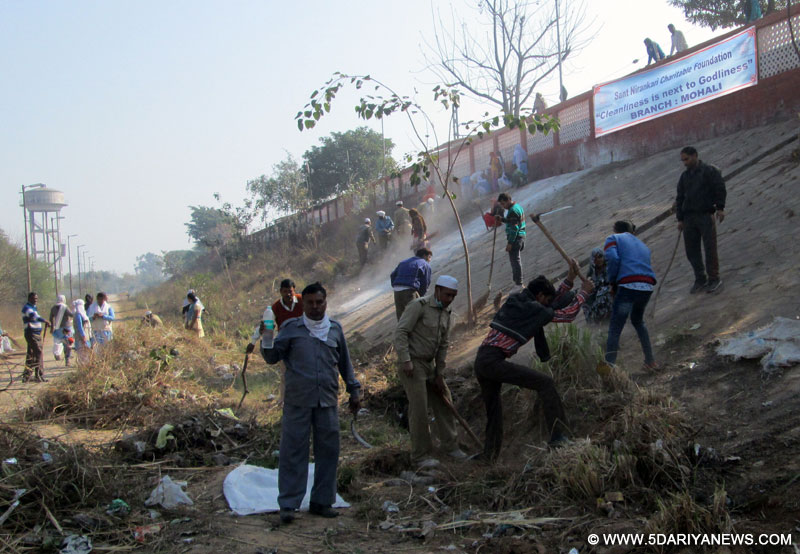 Nirankaris Organise Cleanliness And Tree Plantation Drive