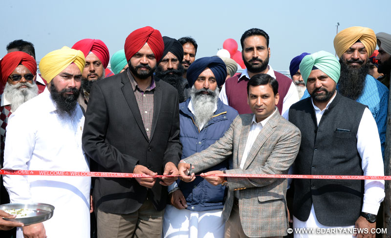 ਪਿੰਡ ਗੁੱਜਰਵਾਲ ਵਿਖੇ ਨਵੇਂ ਬਣੇ ਚਿਲਡਰਨ ਪਾਰਕ ਅਤੇ ਓਪਨ ਜਿੰਮ ਦਾ ਉਦਘਾਟਨ ਕਰਦੇ ਹੋਏ ਸ੍ਰੀ ਰਵੀ ਭਗਤ ਡੀ.ਸੀ ਲੁਧਿਆਣਾ ਅਤੇ ਵਿਧਾਇਕ ਮਨਪ੍ਰੀਤ ਸਿੰਘ ਇਯਾਲੀ, ਹੋਰ ਅਹਦੇਦਾਰ ਅਤੇ ਕਾਰਨੀਵਲ ਅਤੇ ਸਮਾਗਮ ਦੀਆਂ ਵੱਖ-ਵੱਖ ਝਲਕੀਆਂ।
