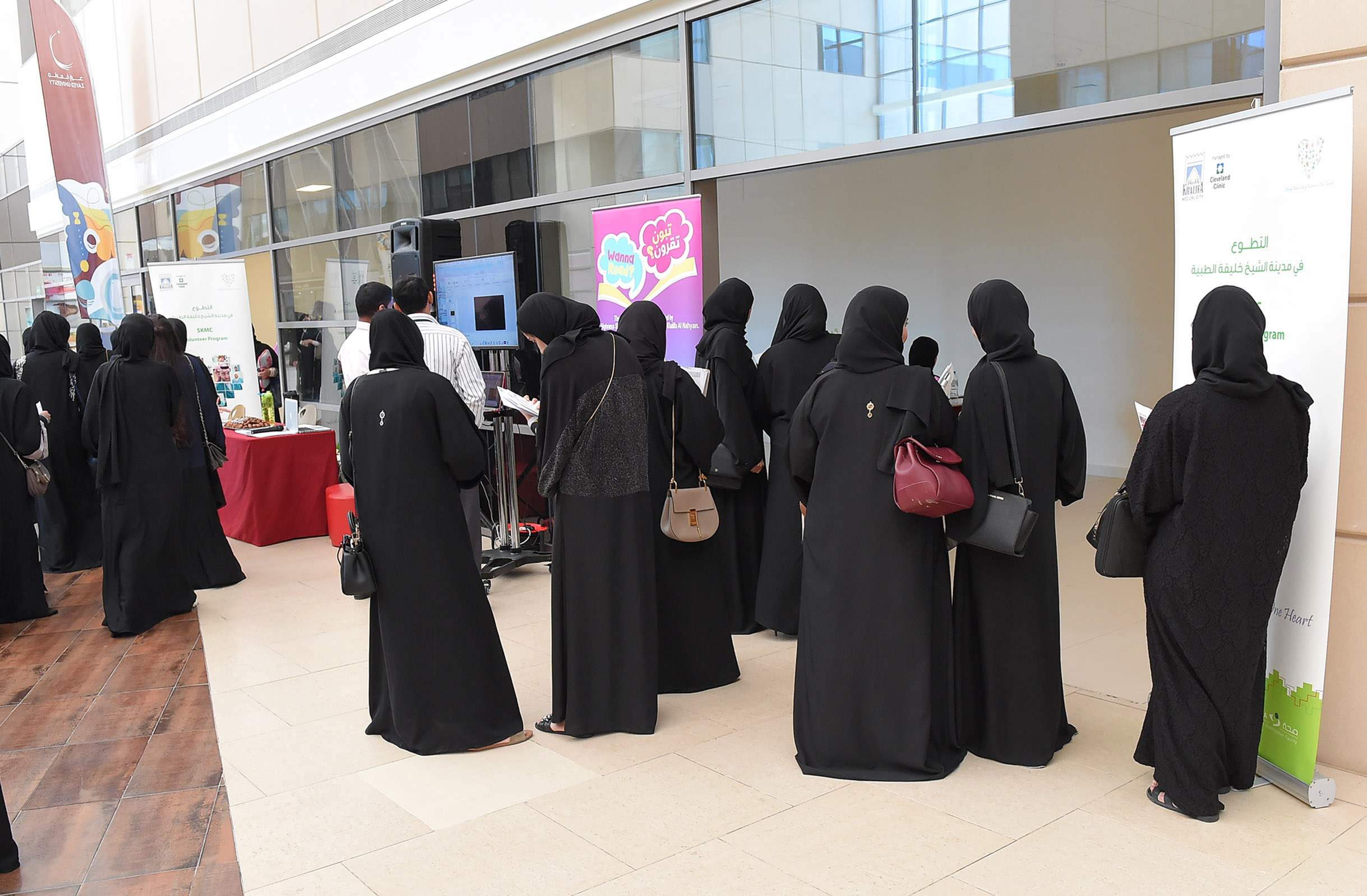 Zayed University Alumna SheikhaShamma comes home to engage students in reading initiative