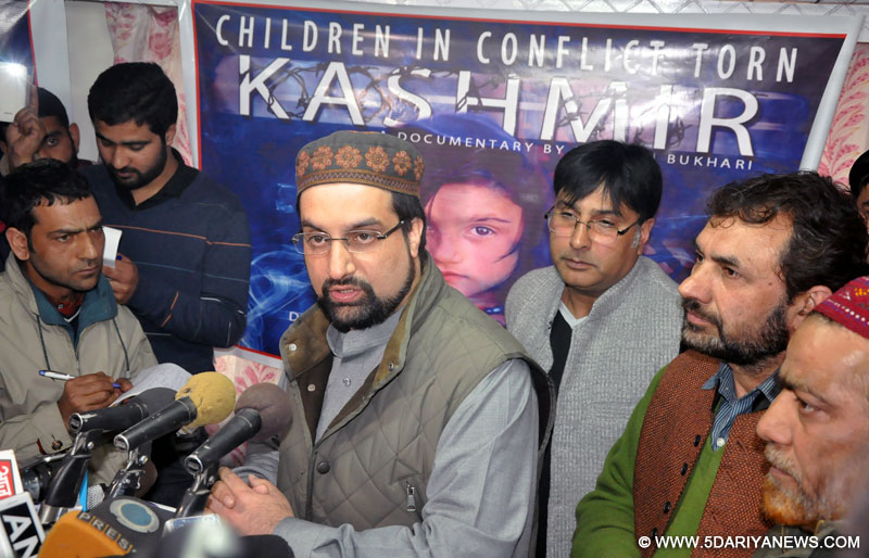 Stifling of dissent pushin Kashmiri youth to wall : Mirwaiz Umar Farooq