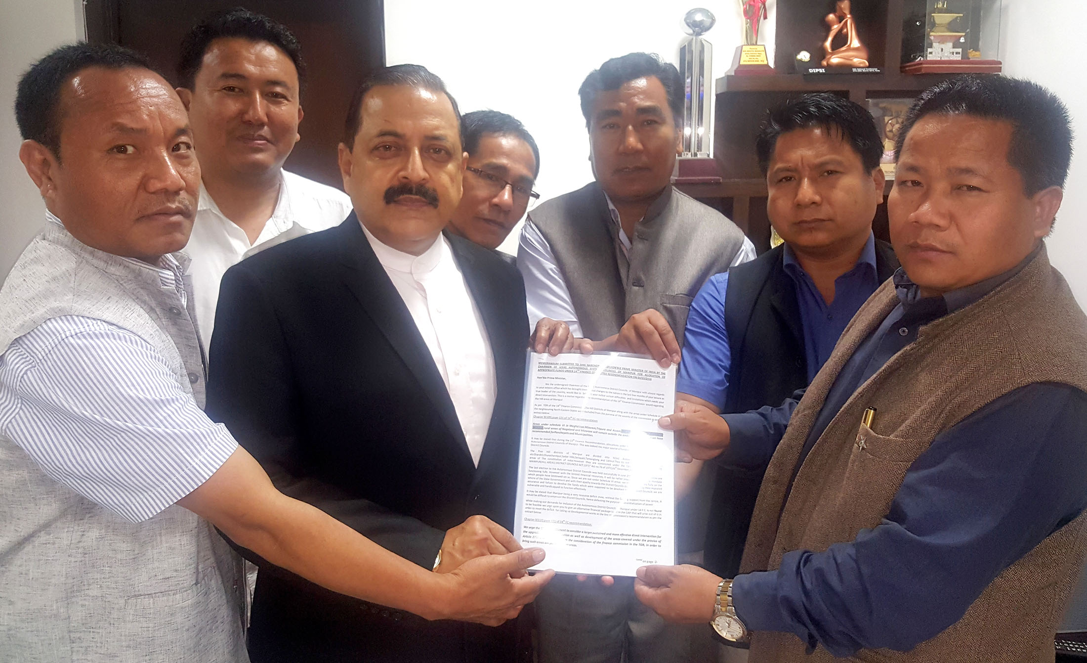 Dr. Jitendra Singh receiving a memorandum from a delegation of Manipur Councilors representing the six Autonomous District Councils of Manipur, in New Delhi on March 06, 2016.