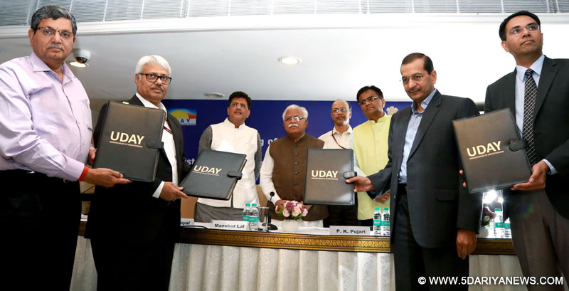 The Minister of State (Independent Charge) for Power, Coal and New and Renewable Energy, Shri Piyush Goyal and the Chief Minister of Haryana, Shri Manohar Lal Khattar witnessing the signing ceremony of a tripartite MoU with the State of Haryana on “UDAY” (Ujwal Discom Assurance Yojana) for operational and Financial turnaround of Discoms, in New Delhi on March 11, 2016. The Secretary, Ministry of Power, Shri P.K. Pujari is also seen.