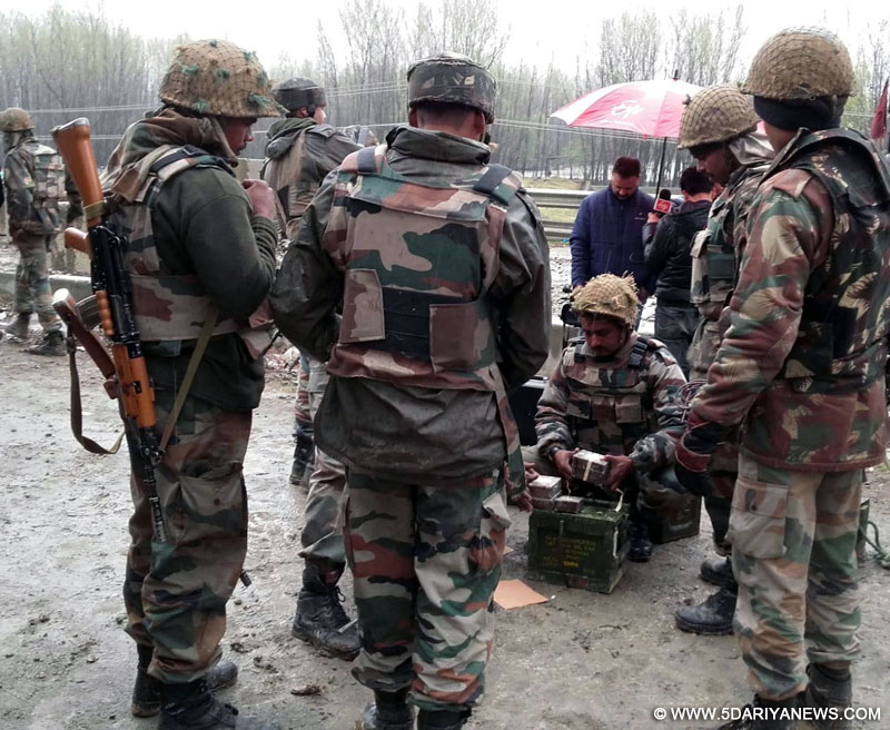 Security personnel with the improvised explosive device (IED) that was detected by them on the Srinagar-Baramulla highway on March 11, 2016. 