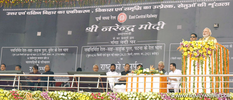 The Prime Minister, Shri Narendra Modi addressing the gathering at the inauguration-foundation stone laying ceremony of the various Railway projects, at Hajipur, in Bihar on March 12, 2016. The Governor of Bihar, Shri Ram Nath Kovind, the Union Ministers, the Chief Minister of Bihar, Shri Nitish Kumar and other dignitaries are also seen.