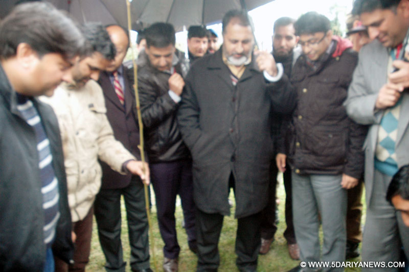 	Div Com reviews ongoing developmental works in Bandipora