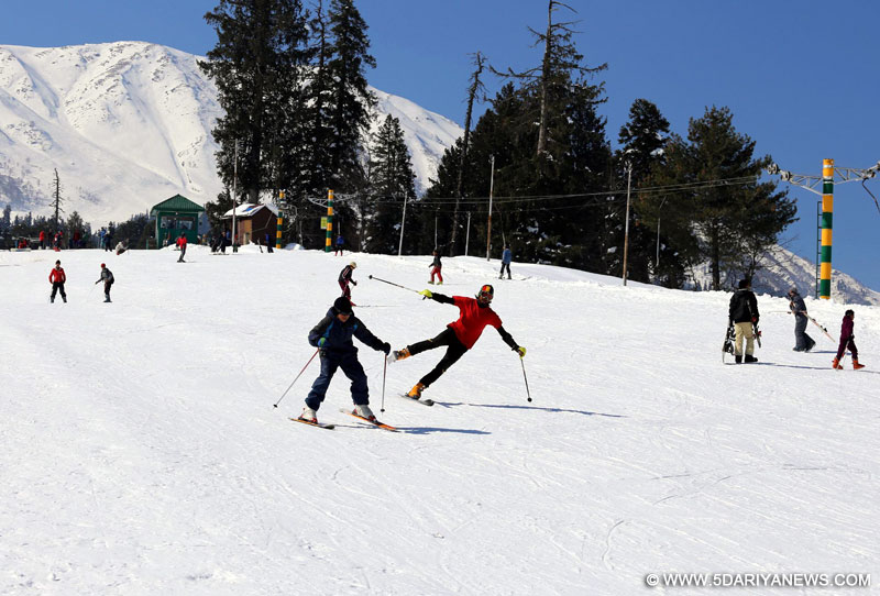 Natural-born skier, all of three years, enthrals Gulmarg visitors