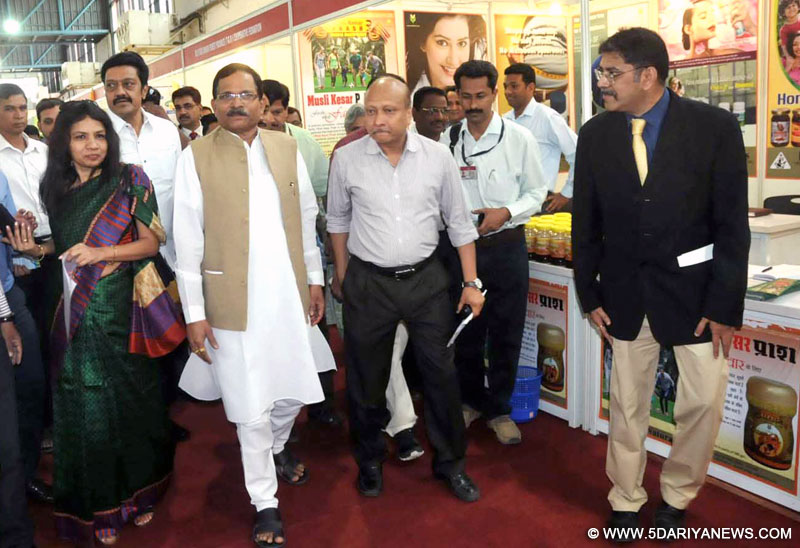 The Minister of State for AYUSH (Independent Charge) and Health & Family Welfare, Shri Shripad Yesso Naik visiting the stalls at the National Arogya Fair at Auto Cluster Development & Research Institute (ACDRI), PCMC, at Chinchwad, in Pune on March 19, 2016.