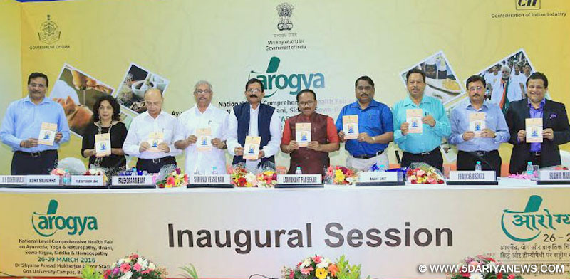 The Minister of State for AYUSH (Independent Charge) and Health & Family Welfare, Shri Shripad Yesso Naik releasing the Yoga Protocol for the International Yoga Day – 2016 at the inauguration of the national fair on AYUSH, at Bambolim, in Goa on March 26, 2016. The Chief Minister of Goa, Shri Laxmikant Parsekar, the Deputy Chief Minister of Goa, Shri Francis Dsouza and other dignitaries are also seen.