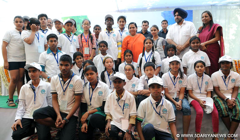 The Union Minister for Water Resources, River Development and Ganga Rejuvenation,  Uma Bharti in a group photograph with the winners, at the Prize Distribution Ceremony of 6th National Level Painting Competition on Water Conservation and Pollution, organised by the Central Ground Water Board, in New Delhi on March 29, 2016.