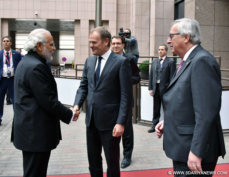 The Prime Minister, Shri Narendra Modi with the President European Council, Mr. Donald Tusk and the President European Commission, Mr. Jean-Claude Juncker, at the EU-INDIA Summit, in Brussels, Belgium on March 30, 2016.