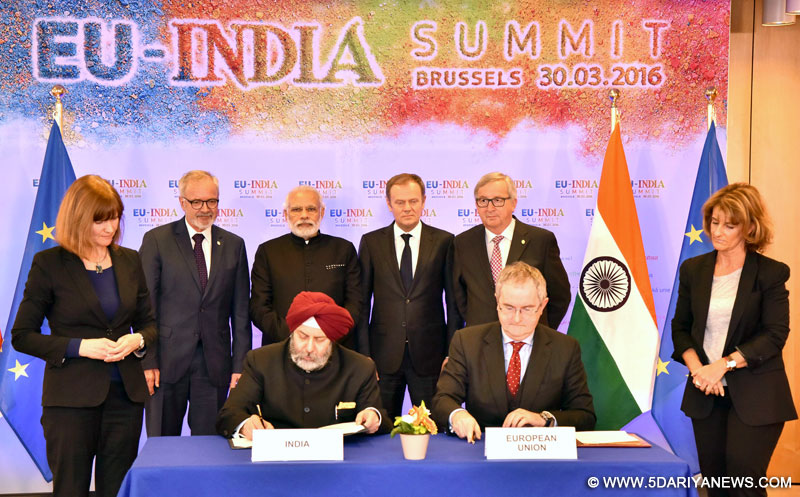 The Prime Minister, Shri Narendra Modi at the signing of loan agreement for Lucknow Metro with European Investment Bank, in Brussels, Belgium on March 30, 2016.