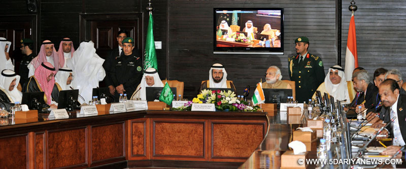  The Prime Minister, Shri Narendra Modi meeting the prominent Saudi business leaders at Saudi Chambers of Commerce, in Riyadh, Saudi Arabia on April 03, 2016.