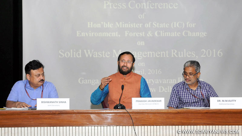 The Minister of State for Environment, Forest and Climate Change (Independent Charge), Shri Prakash Javadekar addressing a press conference on Solid Waste Management Rules, in New Delhi on April 05, 2016. 