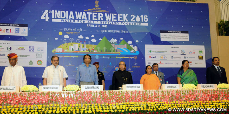 The President, Shri Pranab Mukherjee at the valedictory function of the 4th India Water Week- 2016, in New Delhi on April 08, 2016. The Union Minister for Water Resources, River Development and Ganga Rejuvenation, Sushri Uma Bharti, the Union Minister for Railways, Shri Suresh Prabhakar Prabhu, the Union Minister for Rural Development, Panchayati Raj, Drinking Water and Sanitation, Shri Chaudhary Birender Singh, the Chief Minister of Rajasthan, Smt. Vasundhara Raje Scindia, the Minister of State