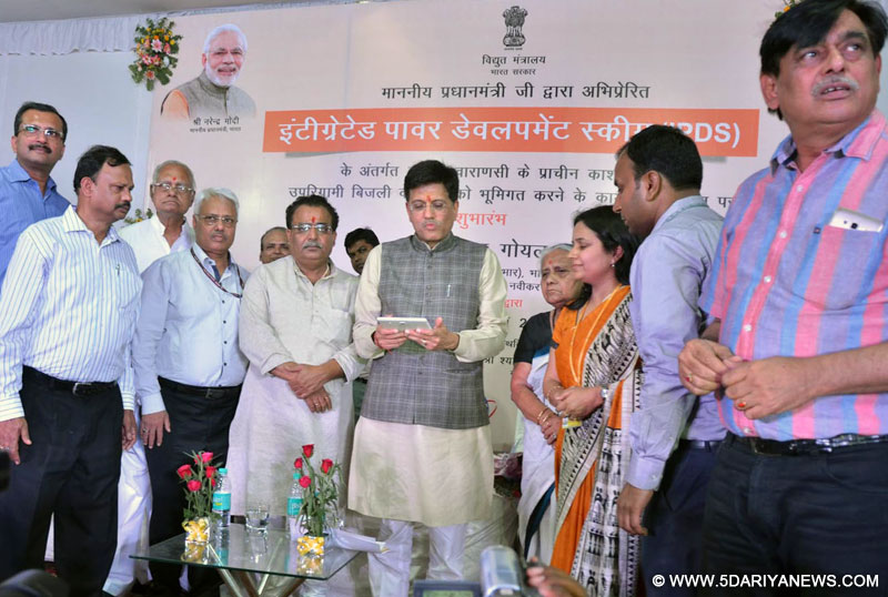 The Minister of State (Independent Charge) for Power, Coal and New and Renewable Energy, Shri Piyush Goyal launching the Kashi-IPDS mobile app for project monitoring of Integrated Power Development Scheme (IPDS), activities in Old-Kashi in a transparent manner after laying foundation stone for underground cabling work under IPDS, at Kabir Nagar , in Varanasi, Uttar Pradesh on April 08, 2016.
