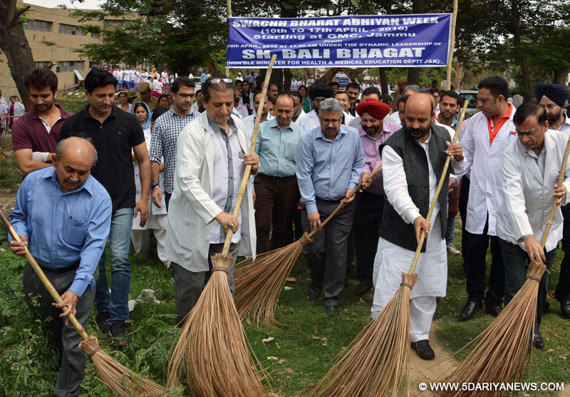 Bali Baghat launches cleanliness drive at GMC, SMGS