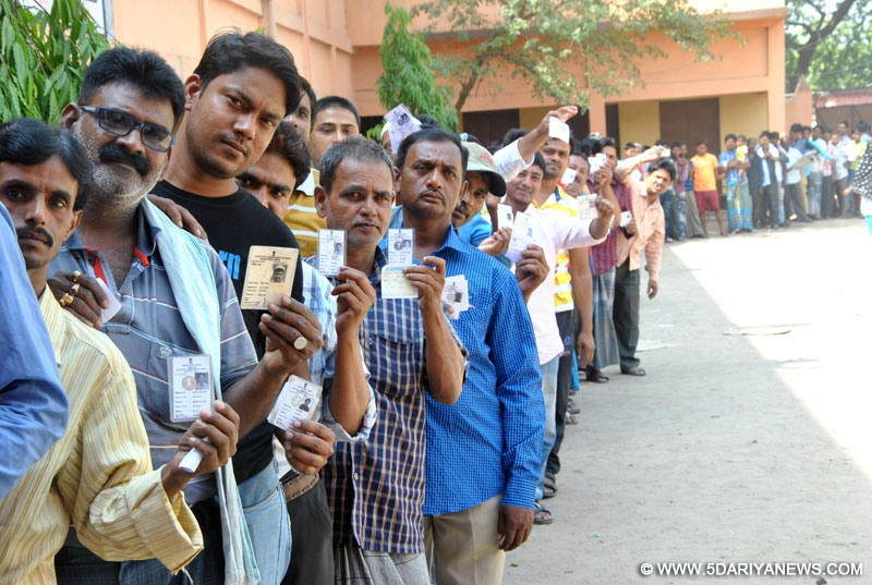 हिंसा और तेज गर्मी के बीच बंगाल में भारी मतदान 