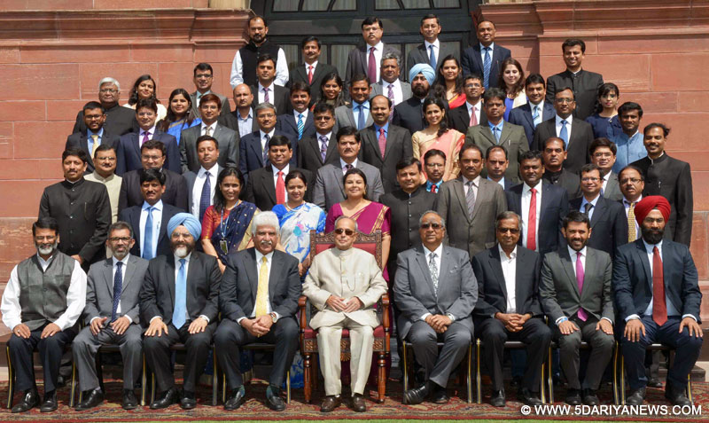 The President,Pranab Mukherjee with the Students of Founding Batch of Management Programme in Public Policy (MPPP) of Indian School of Business, Mohali, at Rashtrapati Bhavan, in New Delhi on April 18, 2016.