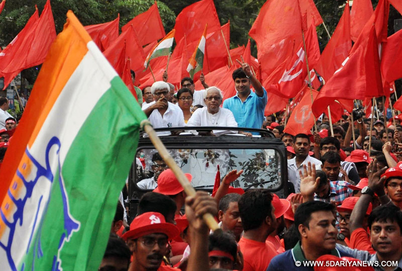 CPI-M leader Buddhadeb Bhattacharjee during a Left Congress alliance rally ahead of the third phase of West Bengal legislative assembly elections in Kolkata, on April 19, 2016. 
