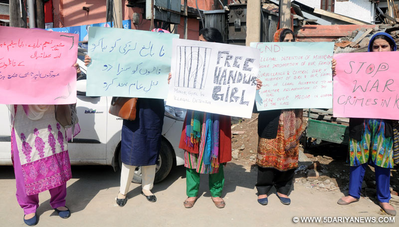 Solidarity Group protest over ‘detention’ of Handwara girl