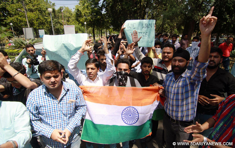 NIT students along with NSUI continued their protest against Govt.