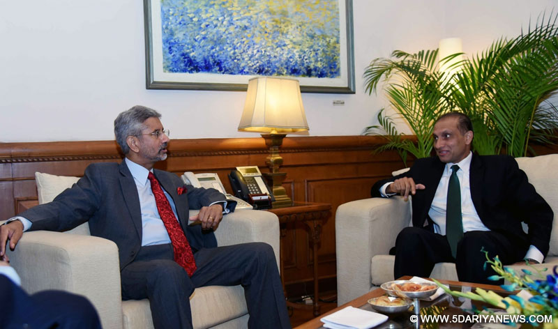 Foreign Secretary S Jaishankar meets Pakistan Foreign Secretary Aizaz Ahmad Chaudhry in New Delhi on April 26, 2016. 