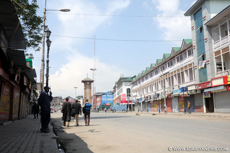जम्मू एवं कश्मीर के लाल चौक पर प्रतिबंध