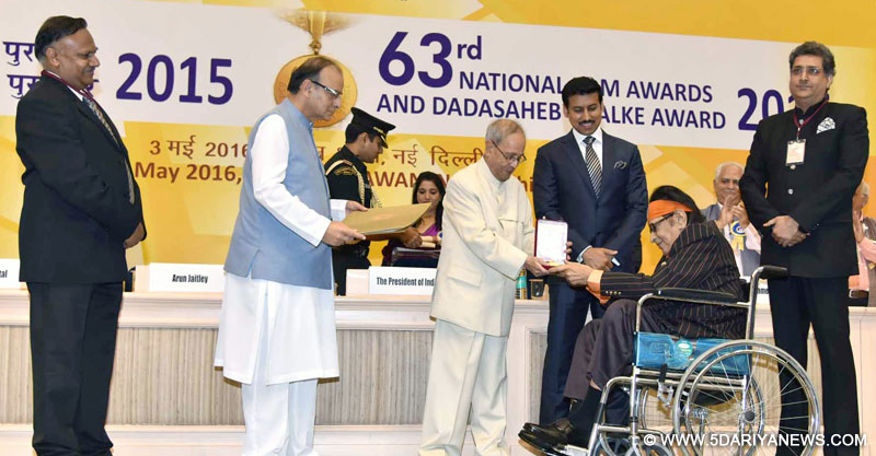 The President, Shri Pranab Mukherjee presenting the Dada Saheb Phalke Award to the Actor Shri Manoj Kumar, at the 63rd National Film Awards Function, in New Delhi on May 03, 2016. The Union Minister for Finance, Corporate Affairs and Information & Broadcasting, Shri Arun Jaitley, the Minister of State for Information & Broadcasting, Col. Rajyavardhan Singh Rathore and the Secretary, Ministry of Information & Broadcasting, Shri Ajay Mittal are also seen.