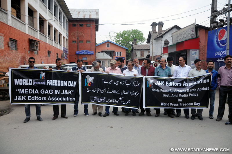 Scribes protest against new ad-policy on World Press Freedom Day